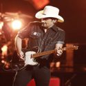 Brad Paisley Paid Tribute To Chuck Berry With “Johnny B Goode”