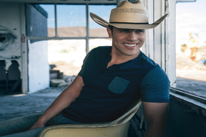 Dustin Lynch’s Upcoming Album Is All About Love, “But Not a Particular Woman”